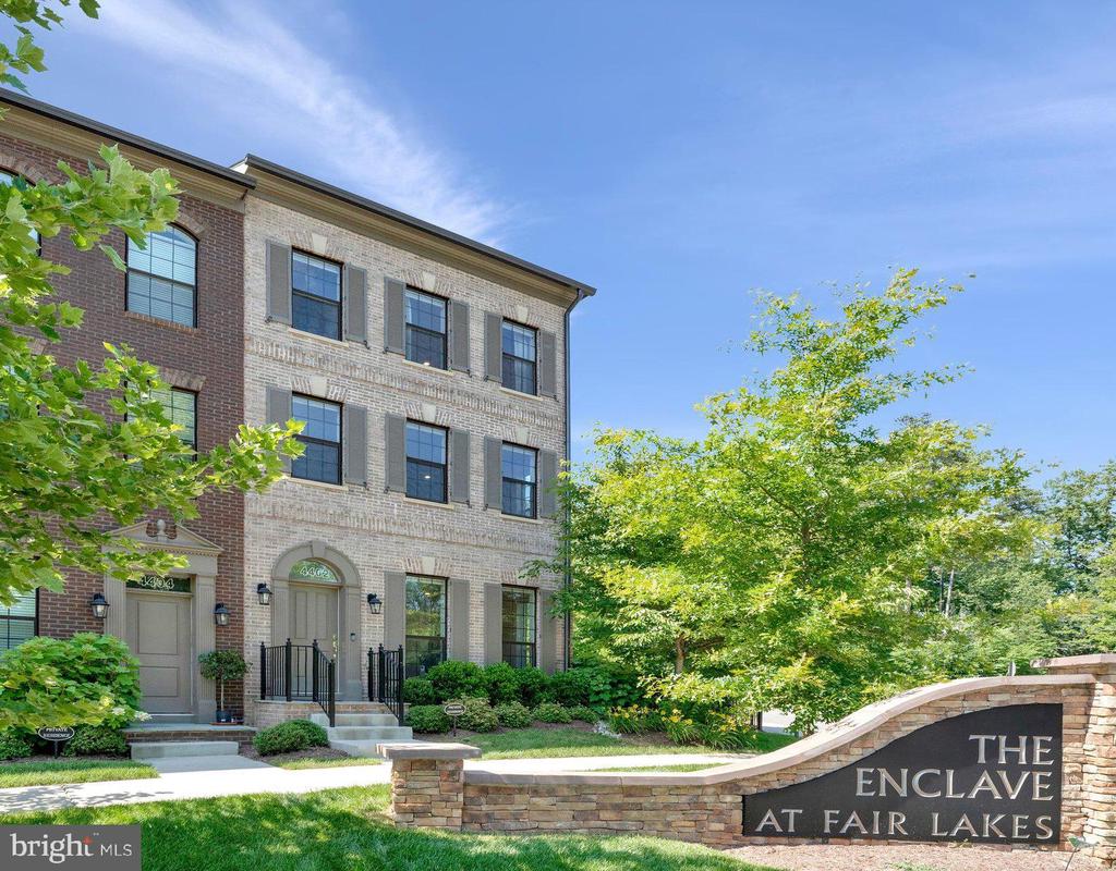 4402 FAIR LAKES COURT