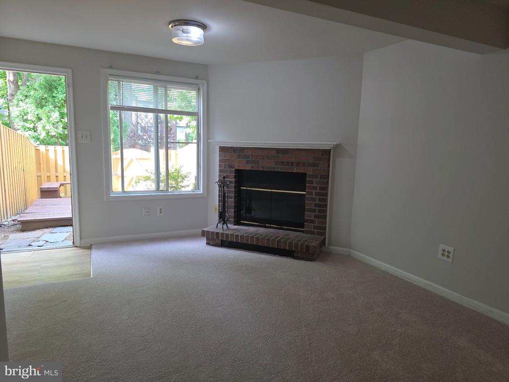 8534 BLUE ROCK LANE