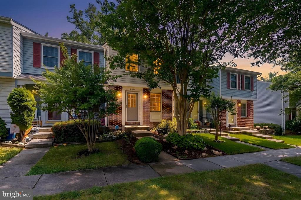 8534 BLUE ROCK LANE