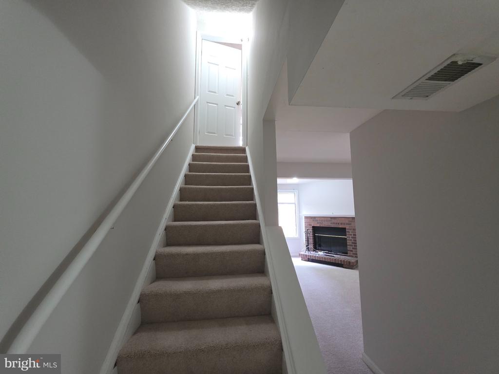 8534 BLUE ROCK LANE