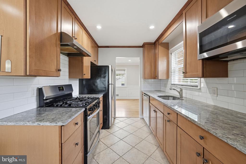 7612 MAHONEY DRIVE