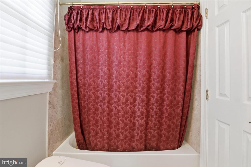 7323 LAUREL CREEK COURT