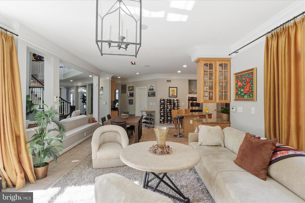 7323 LAUREL CREEK COURT