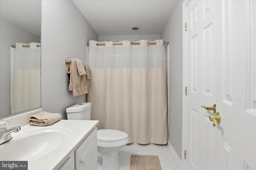 7323 LAUREL CREEK COURT