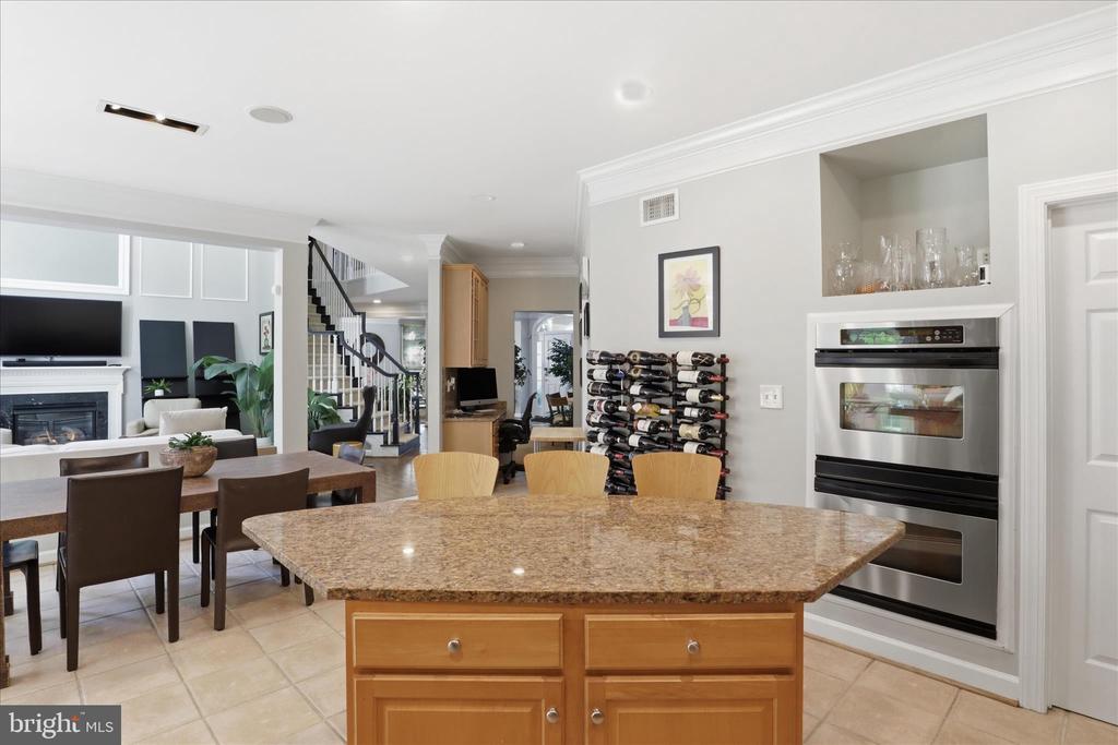 7323 LAUREL CREEK COURT