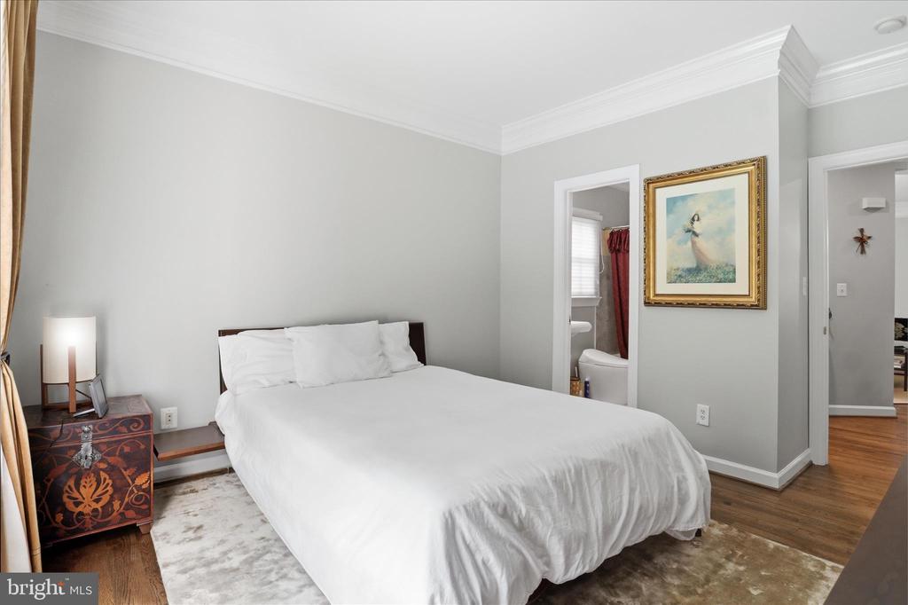 7323 LAUREL CREEK COURT