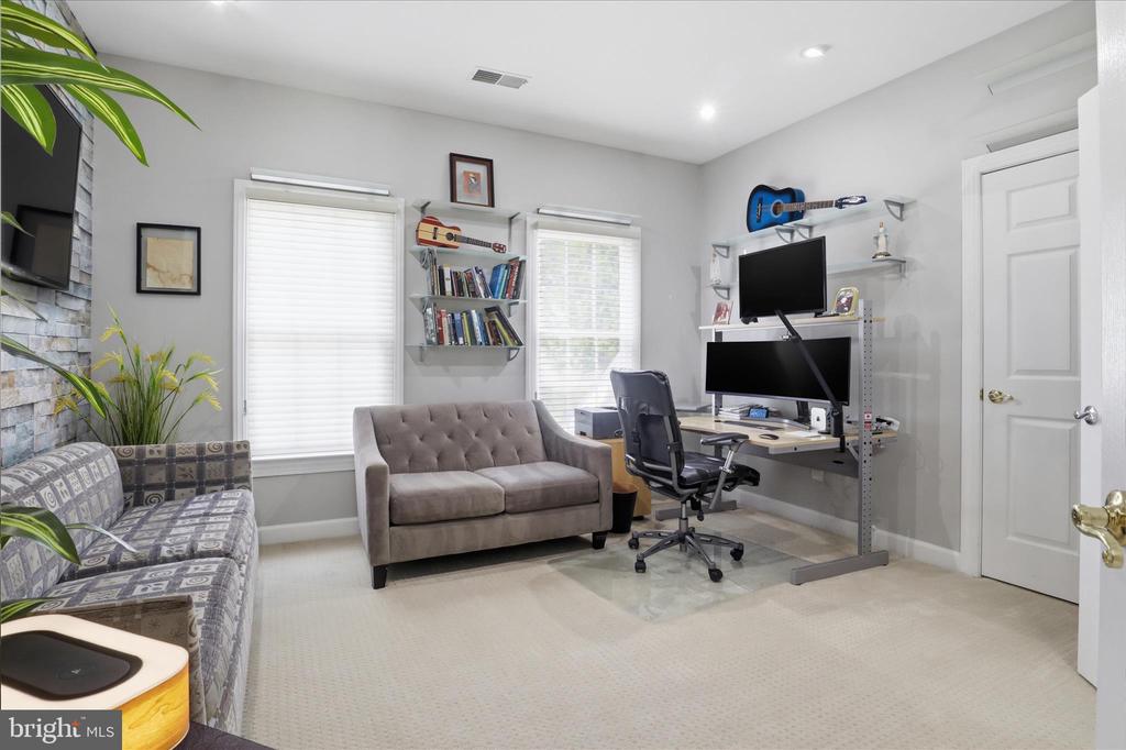 7323 LAUREL CREEK COURT