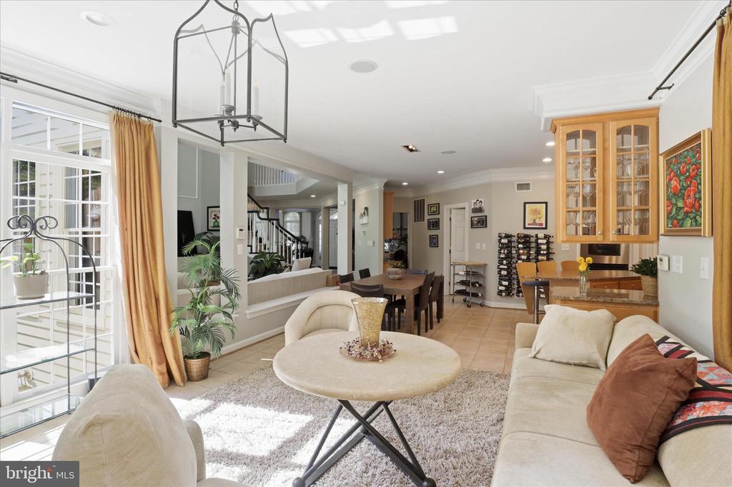 7323 LAUREL CREEK COURT