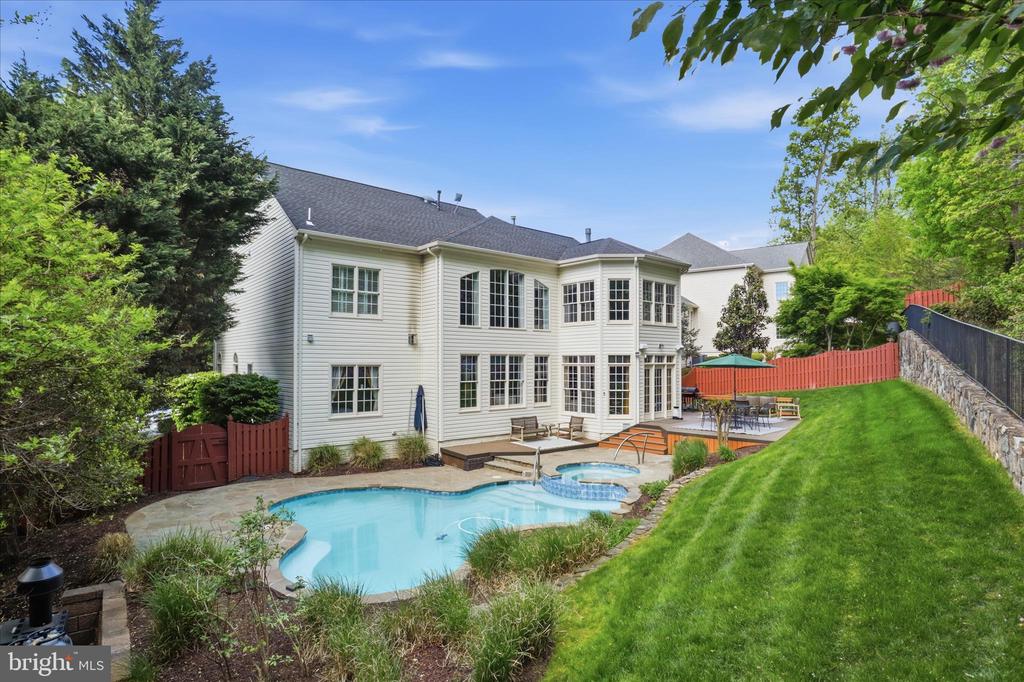 7323 LAUREL CREEK COURT