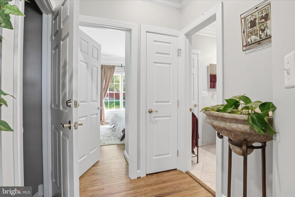 7323 LAUREL CREEK COURT