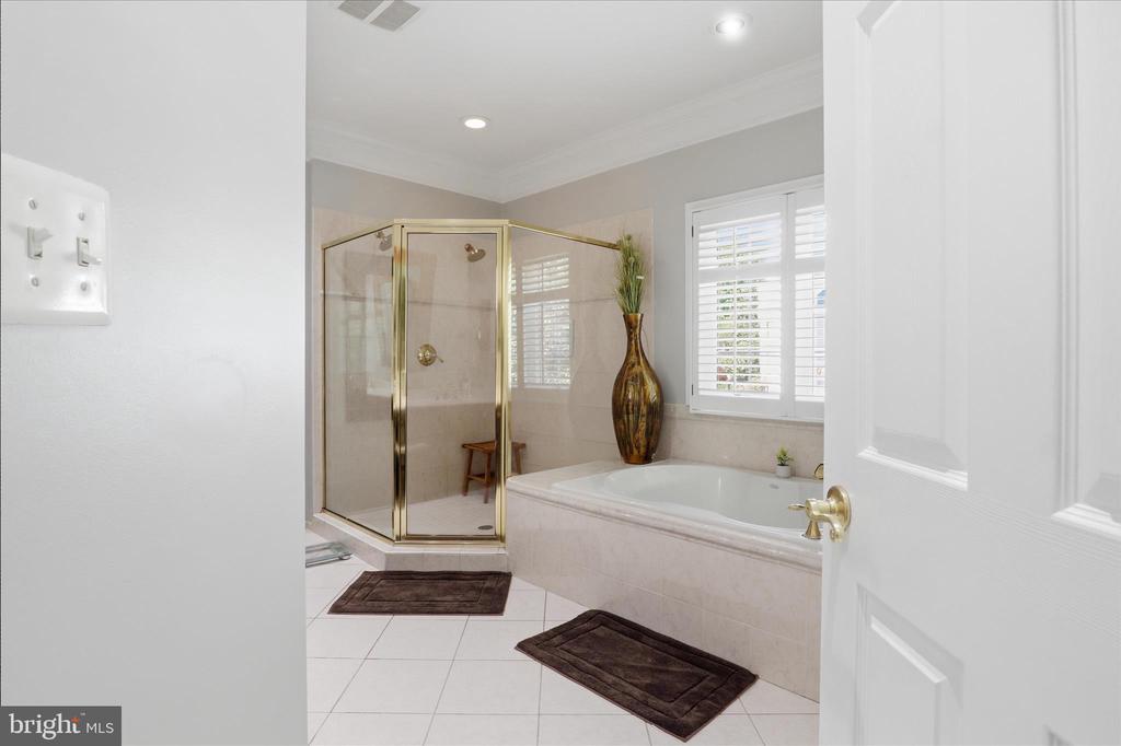 7323 LAUREL CREEK COURT