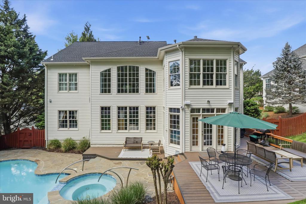 7323 LAUREL CREEK COURT
