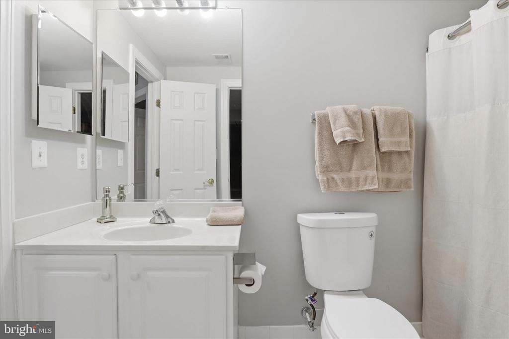 7323 LAUREL CREEK COURT