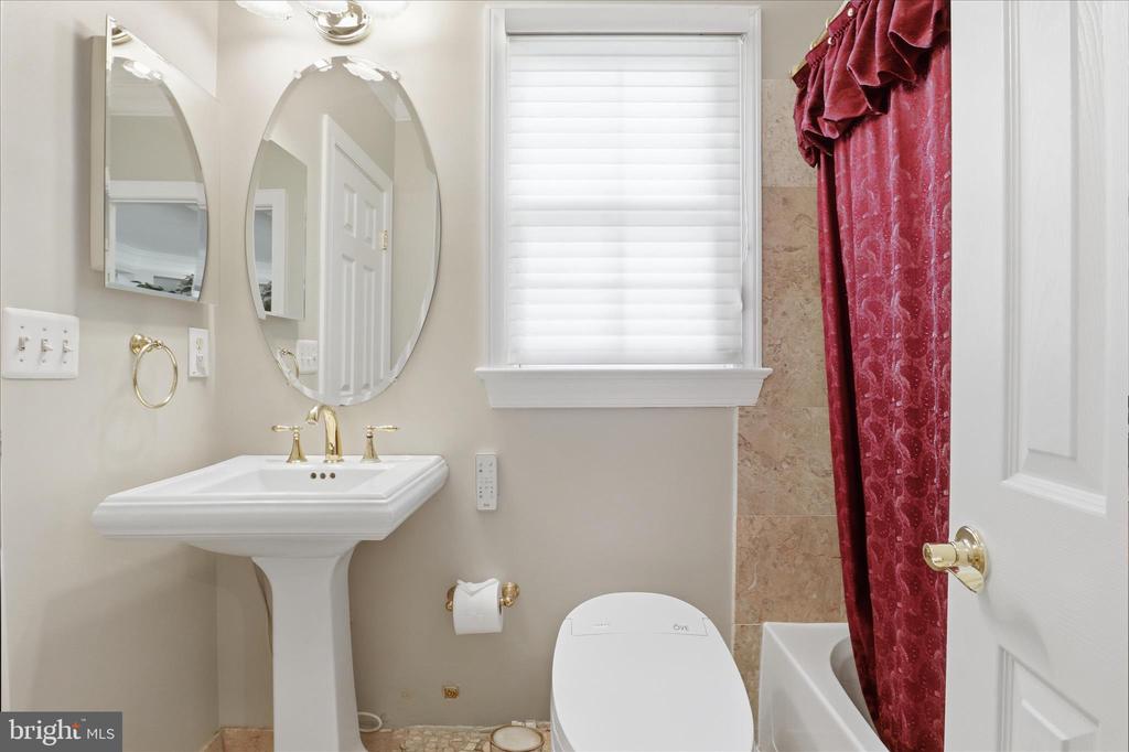 7323 LAUREL CREEK COURT