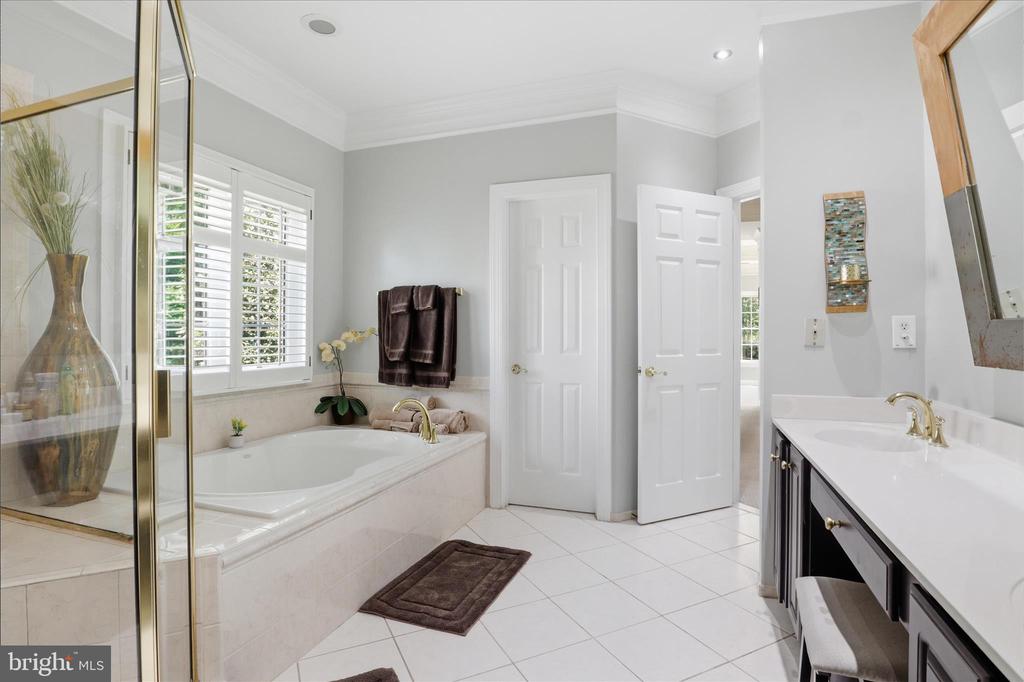7323 LAUREL CREEK COURT