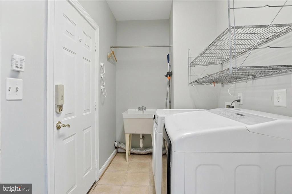 7323 LAUREL CREEK COURT