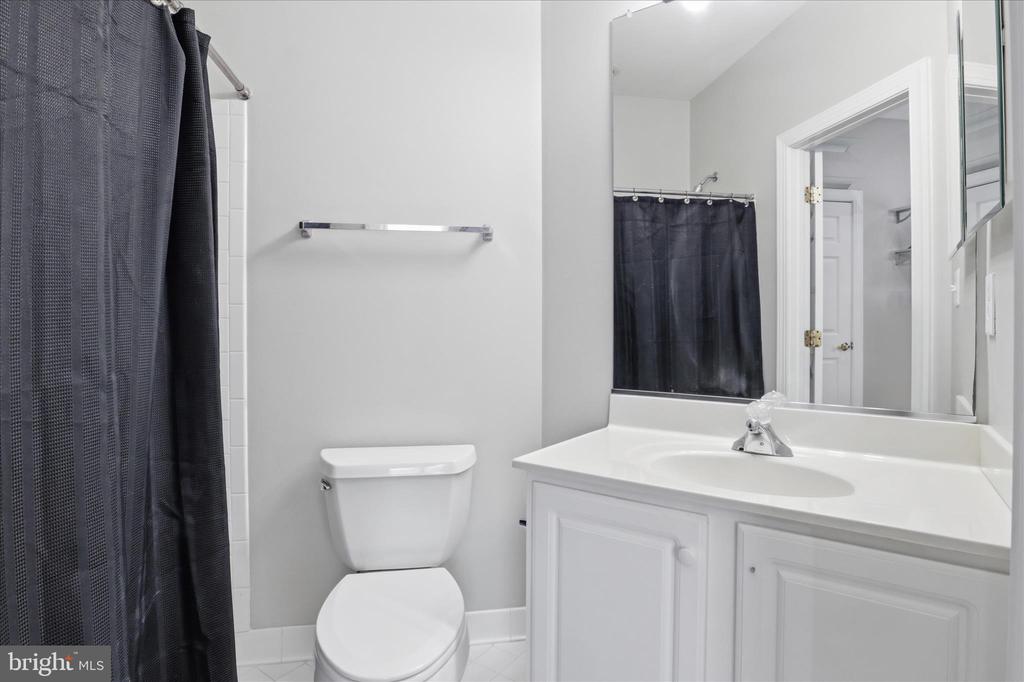 7323 LAUREL CREEK COURT