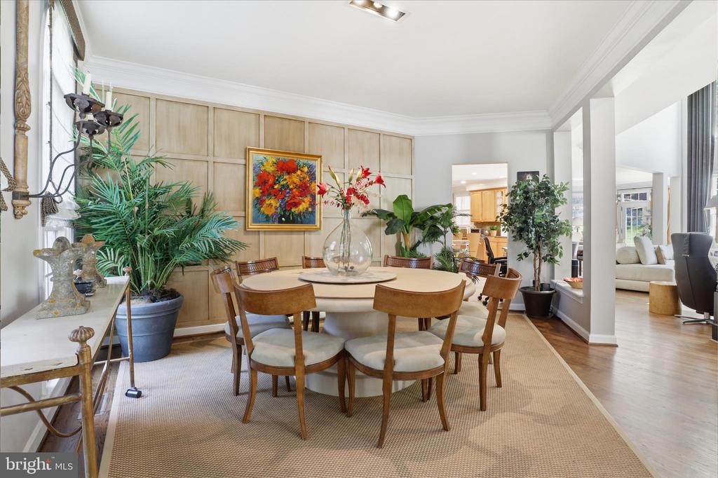 7323 LAUREL CREEK COURT