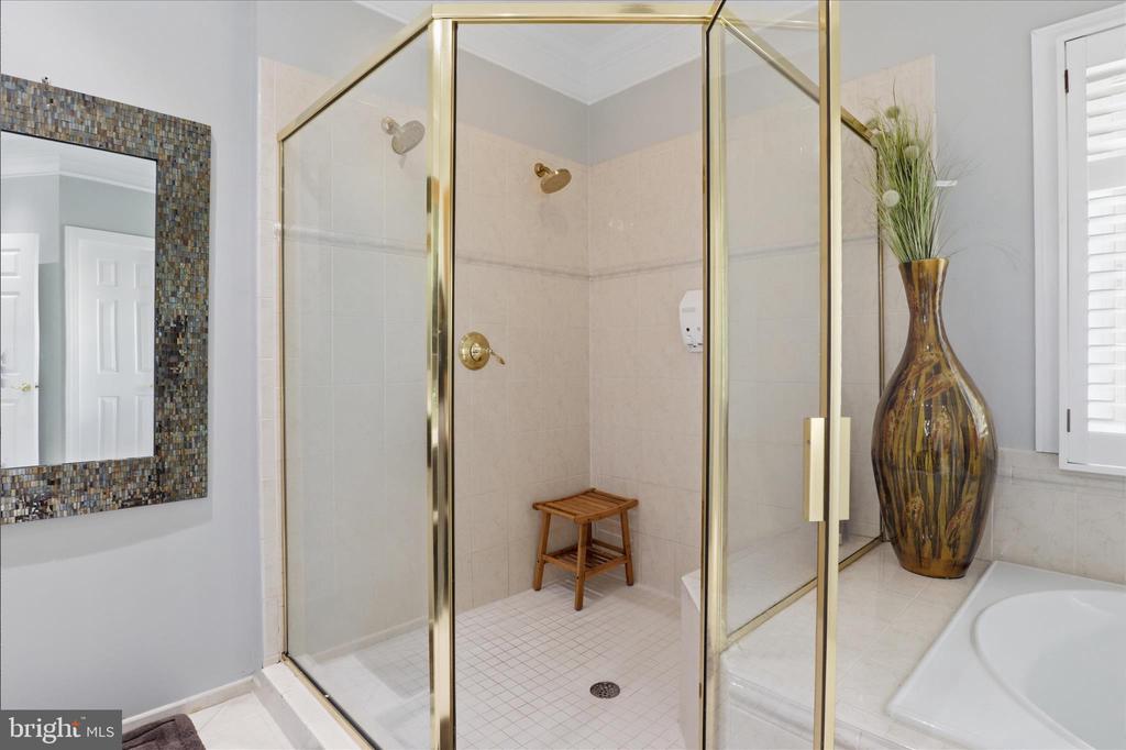 7323 LAUREL CREEK COURT