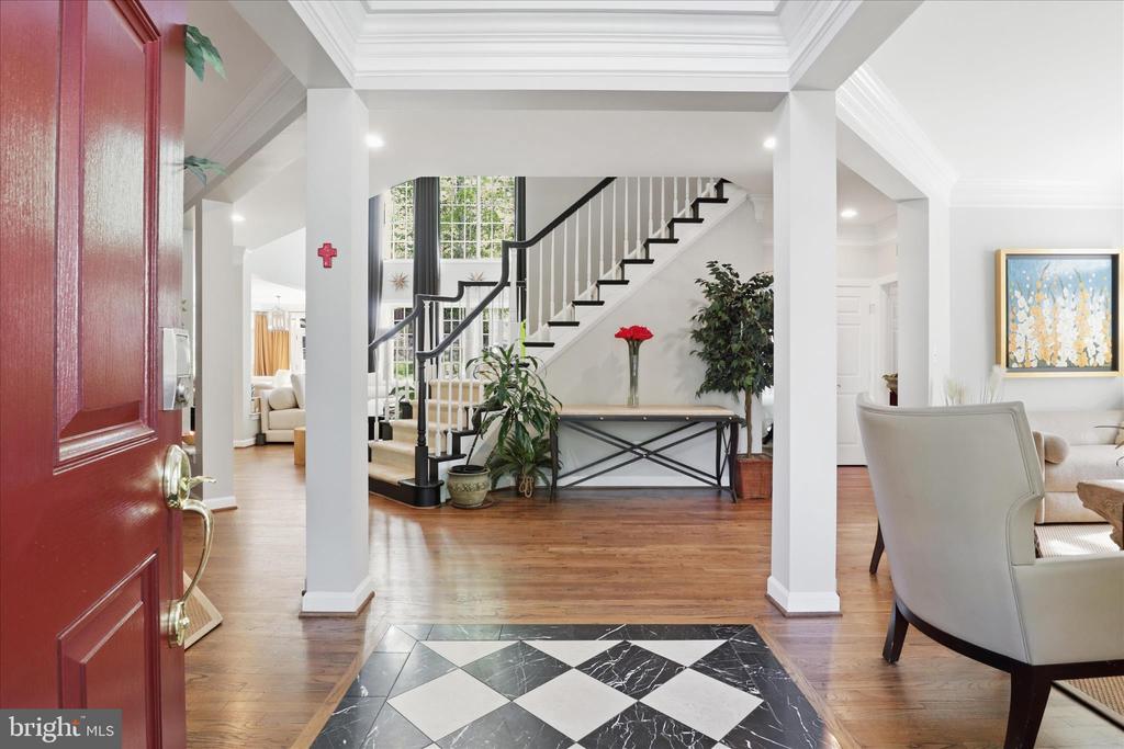 7323 LAUREL CREEK COURT