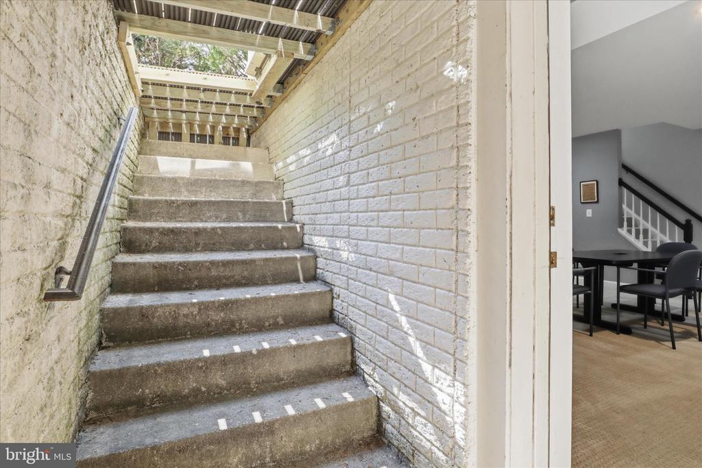 7323 LAUREL CREEK COURT