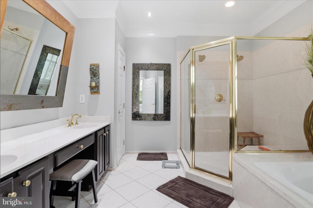7323 LAUREL CREEK COURT