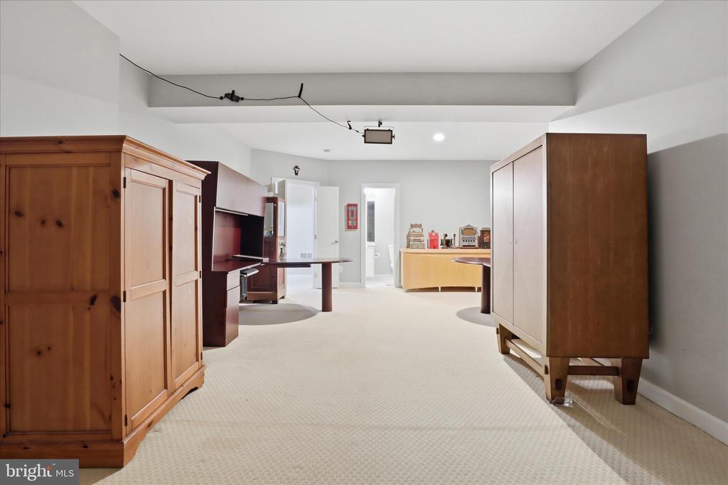 7323 LAUREL CREEK COURT