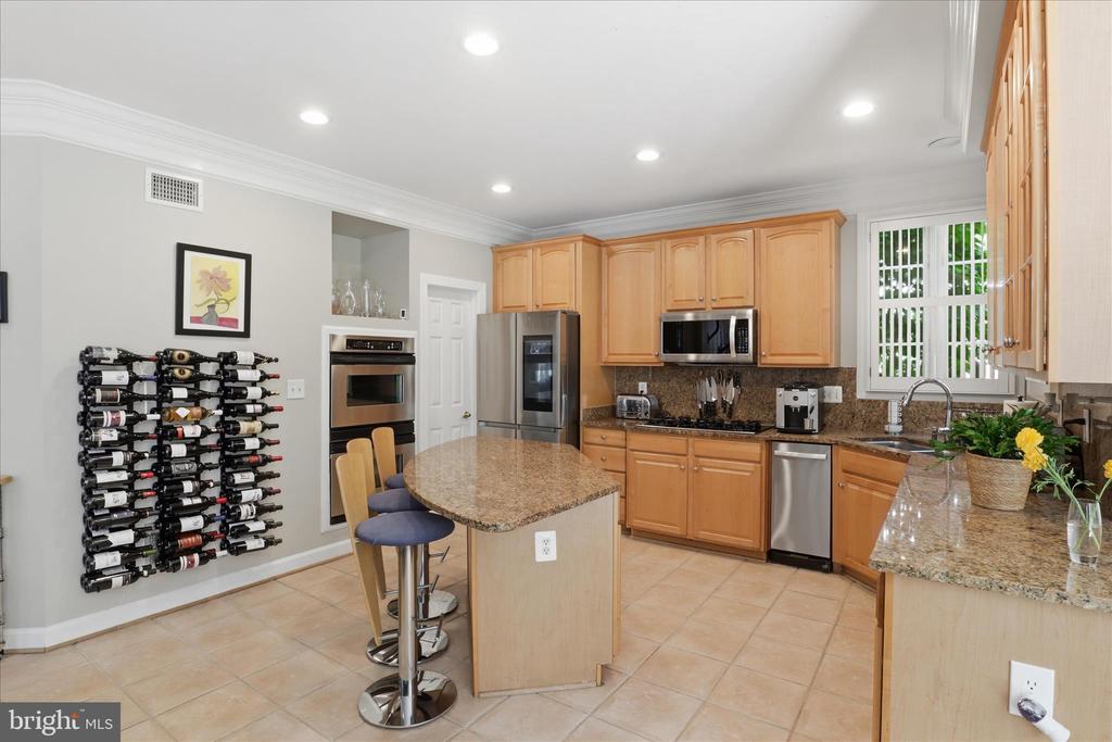 7323 LAUREL CREEK COURT