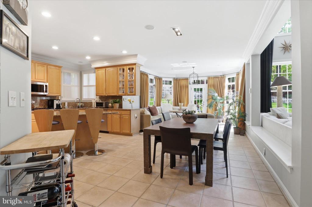 7323 LAUREL CREEK COURT