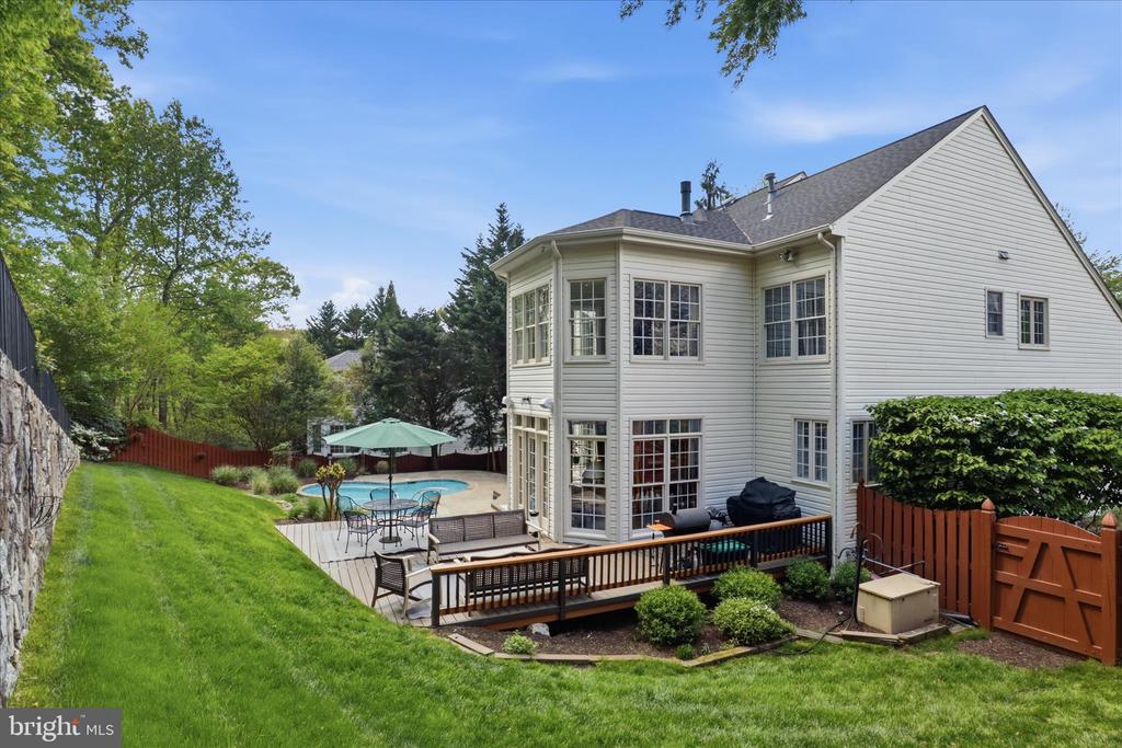 7323 LAUREL CREEK COURT