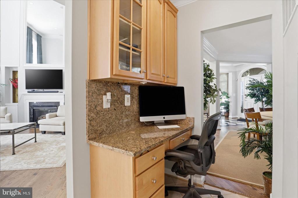 7323 LAUREL CREEK COURT