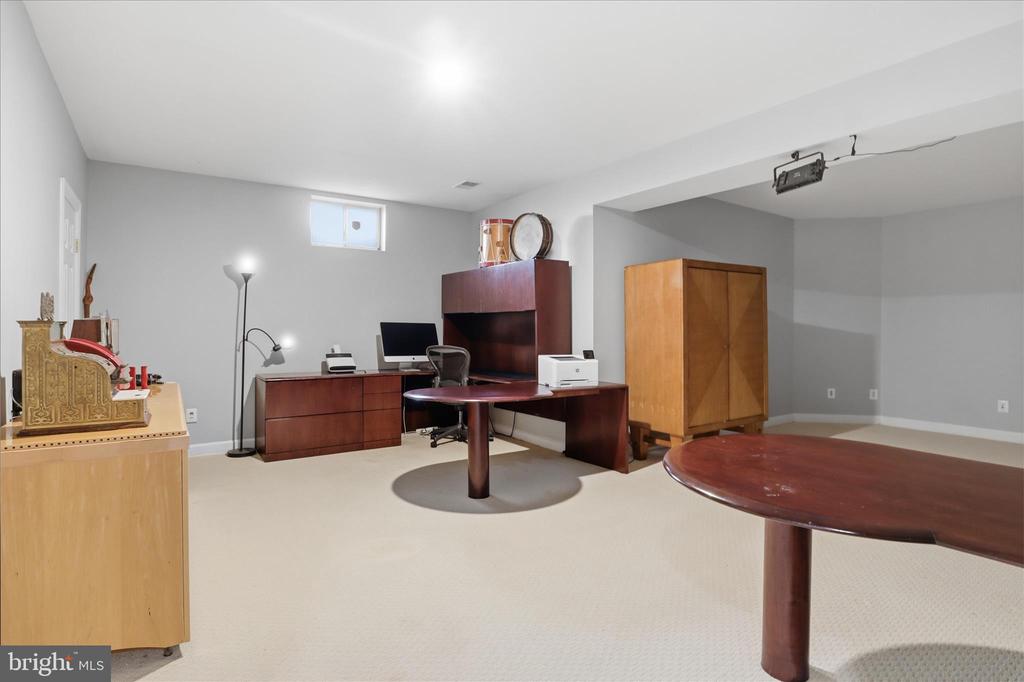 7323 LAUREL CREEK COURT