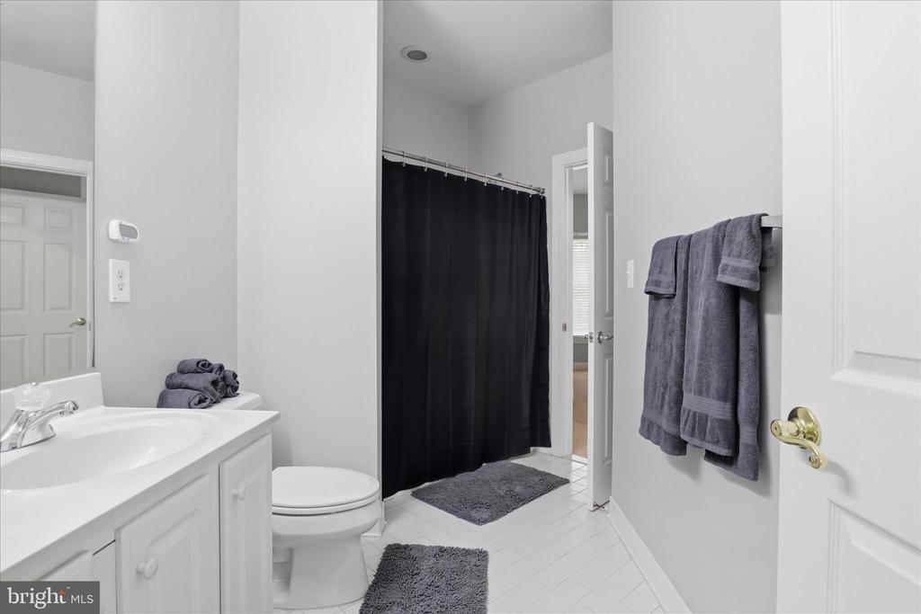 7323 LAUREL CREEK COURT