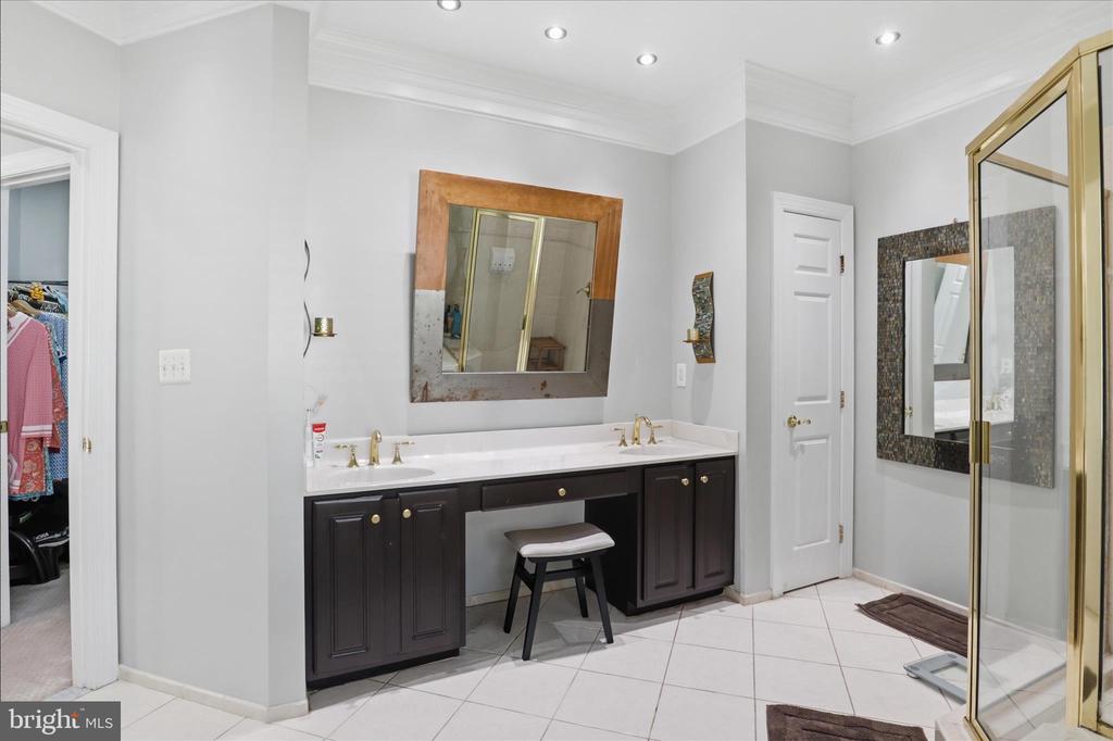 7323 LAUREL CREEK COURT