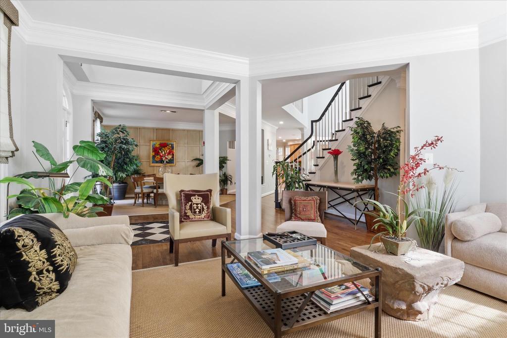 7323 LAUREL CREEK COURT
