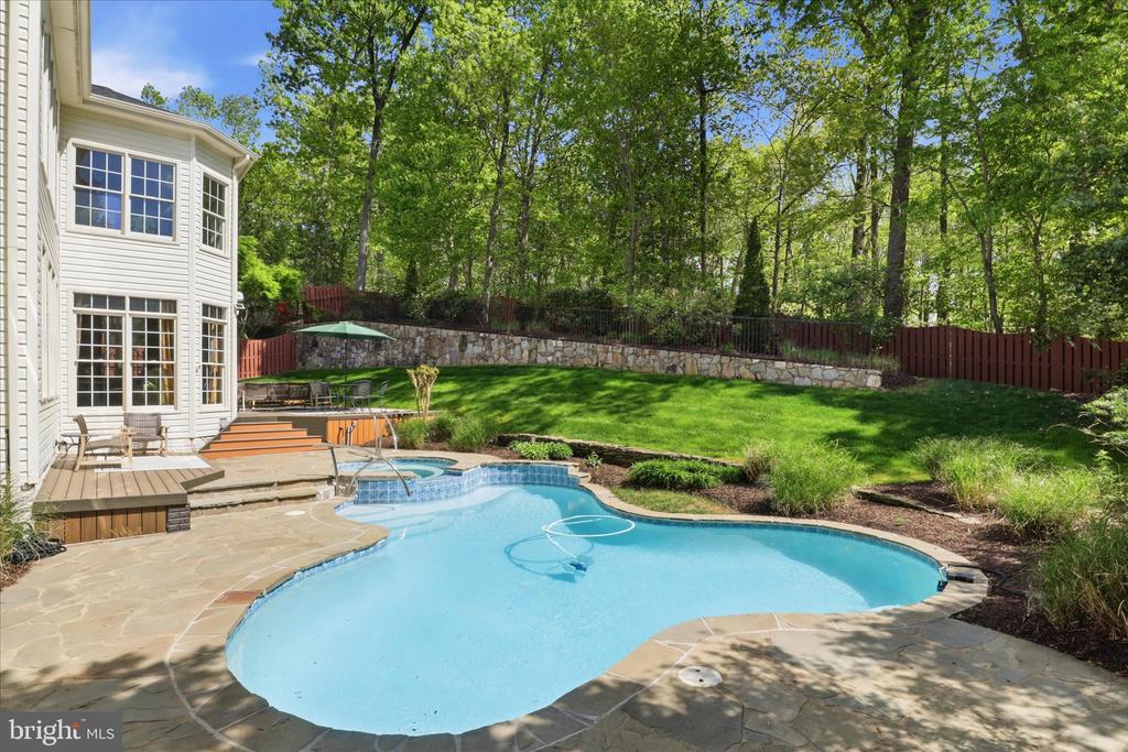 7323 LAUREL CREEK COURT
