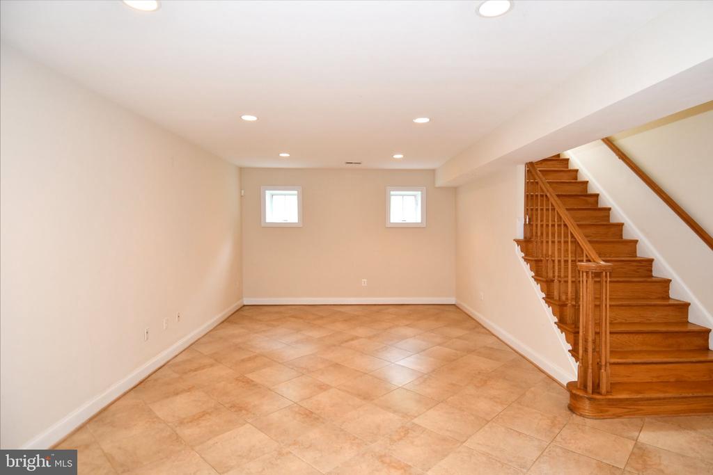 1924 LEONARD ROAD