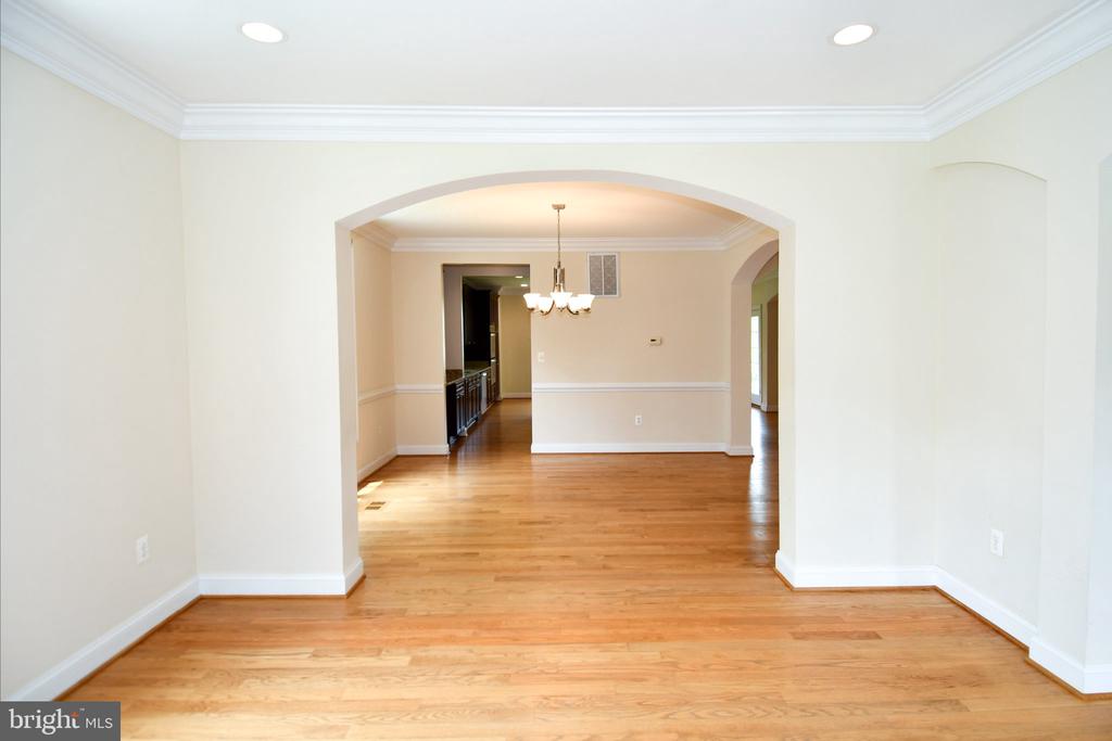 1924 LEONARD ROAD