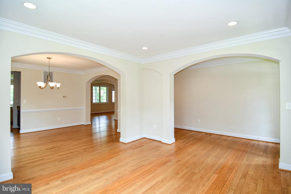1924 LEONARD ROAD