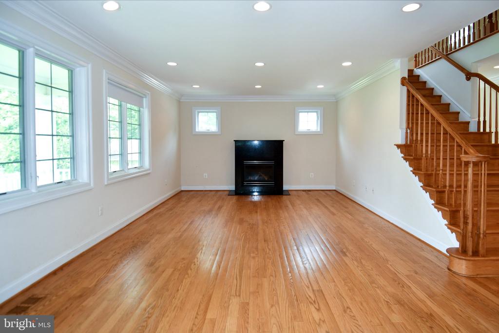 1924 LEONARD ROAD