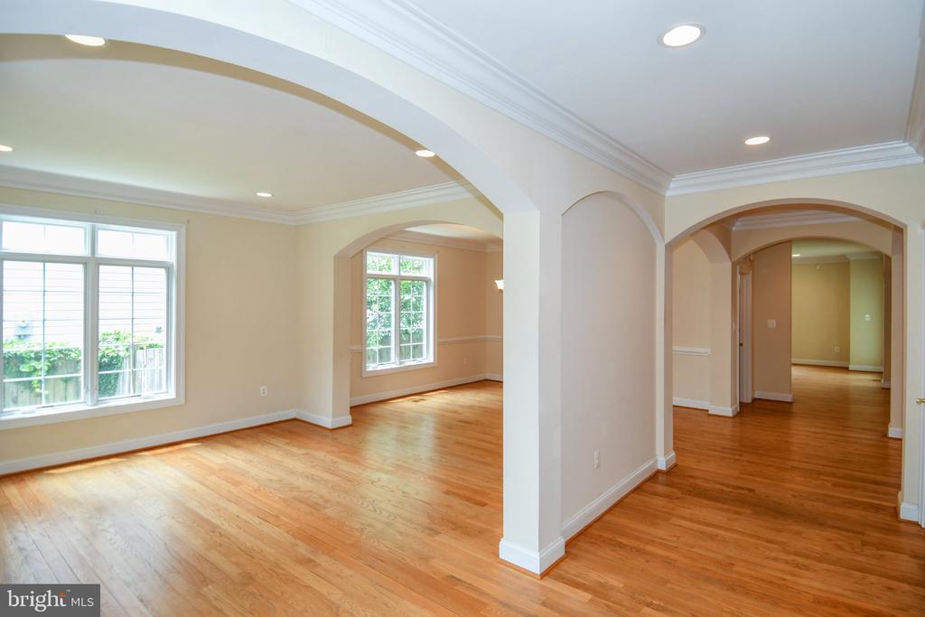 1924 LEONARD ROAD