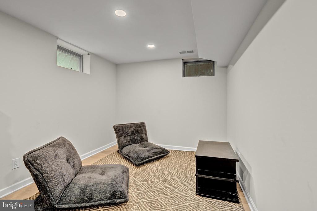 6706 PINE CREEK COURT