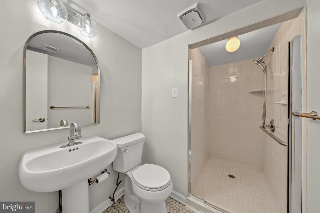 6706 PINE CREEK COURT