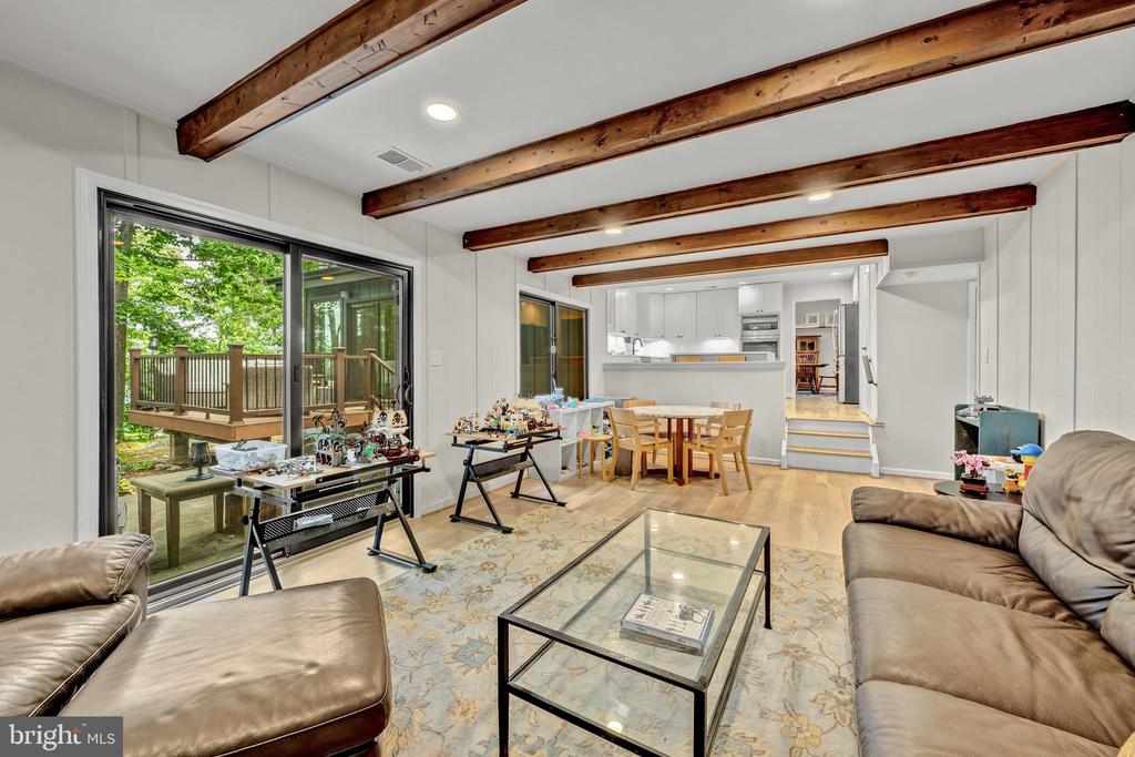 6706 PINE CREEK COURT