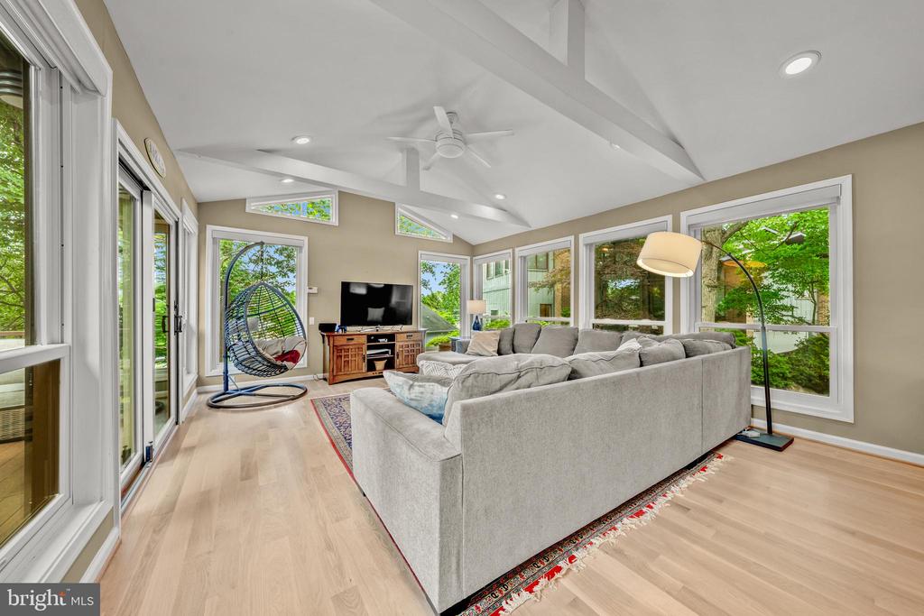 6706 PINE CREEK COURT