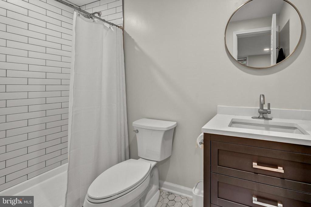6706 PINE CREEK COURT