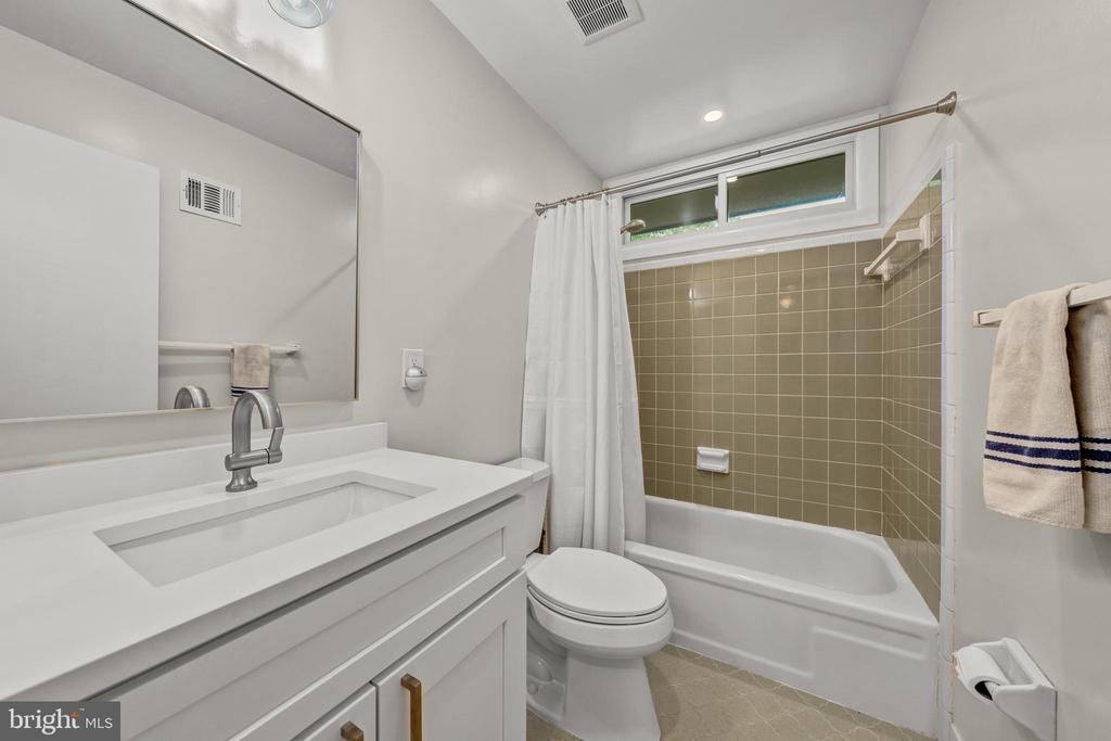 6706 PINE CREEK COURT