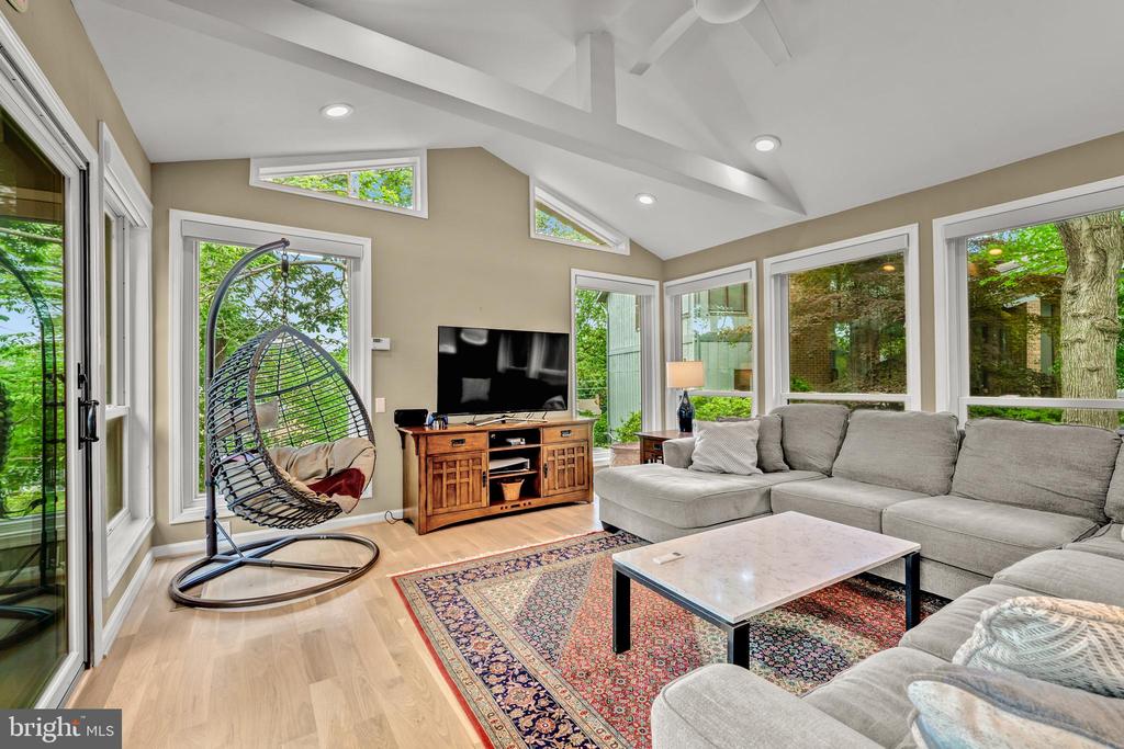 6706 PINE CREEK COURT
