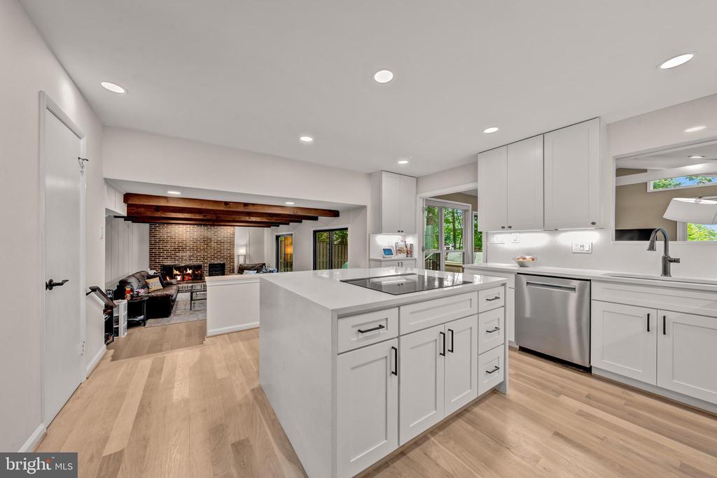 6706 PINE CREEK COURT