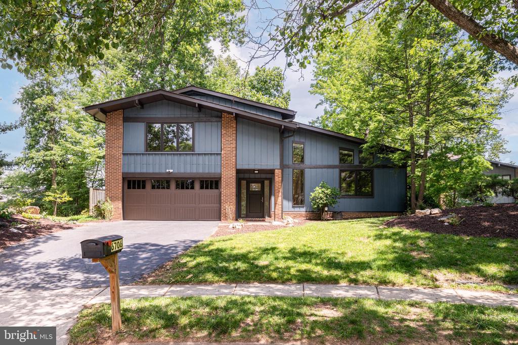 6706 PINE CREEK COURT